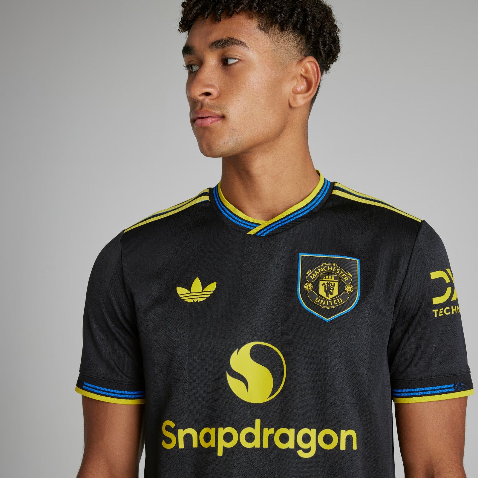 GOSTUJOČI DRES MANCHESTER UNITED FC 2025/2026 - Image 2